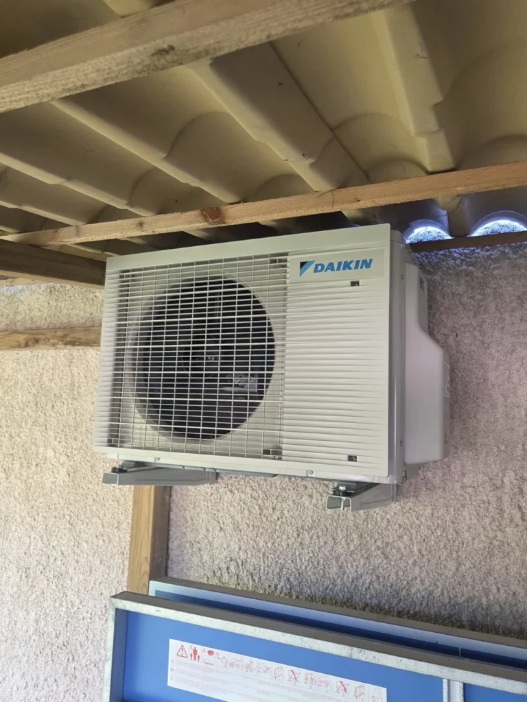 Installation d’un système bi-split Daikin Stylish, alliant élégance, silence et performance
