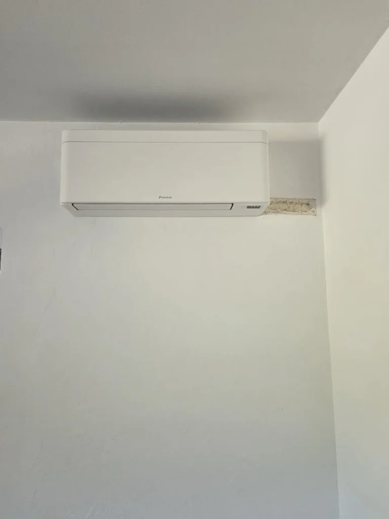 Installation d’un système bi-split Daikin Stylish, alliant élégance, silence et performance