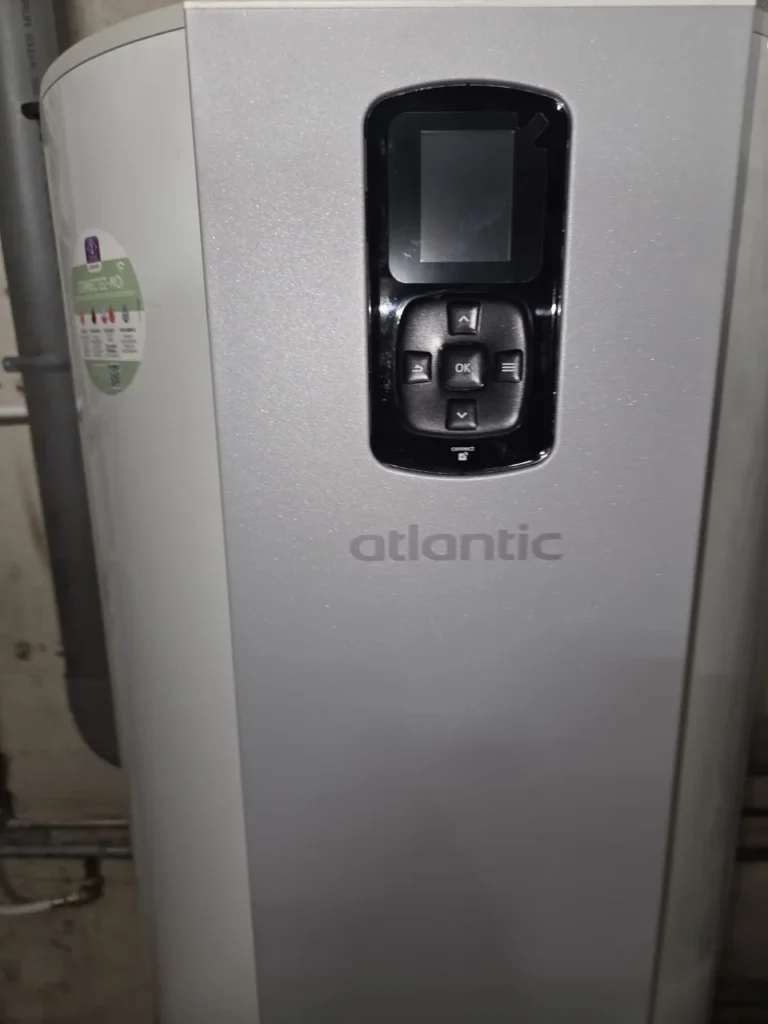 Pose d’une pompe à chaleur Atlantic pour radiateur en remplacement de chaudière propane sur Aubagne
